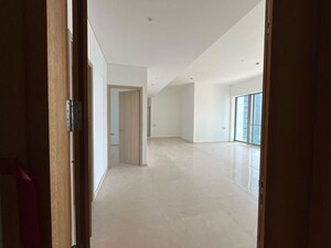 Room in 4 BHK Apartment at Siddhivinayak Horizon, Prabhadevi – for Rent