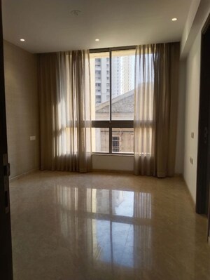 Room in 4 BHK Apartment at Hiranandani Lake Enclave Glendale, Thane West – for Sale