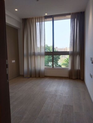 Room in 4 BHK Apartment at Hiranandani Lake Enclave Glendale, Thane West – for Sale