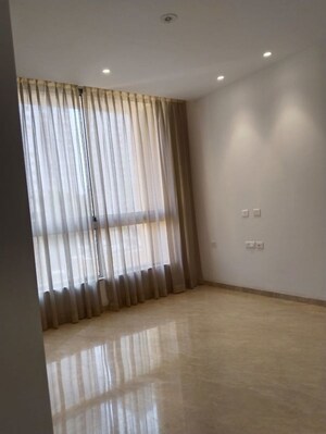 Room in 4 BHK Apartment at Hiranandani Lake Enclave Glendale, Thane West – for Sale