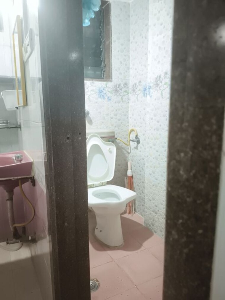 Washroom, kharghar sector 12 1 Bedroom 400 Sq.Ft. Apartment In Kharghar Sector 12 Navi Mumbai 10380374