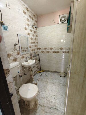 Bathroom in 3 BHK Builder Floor at Ansal Plaza Gurgaon, Palam Vihar – for Rent