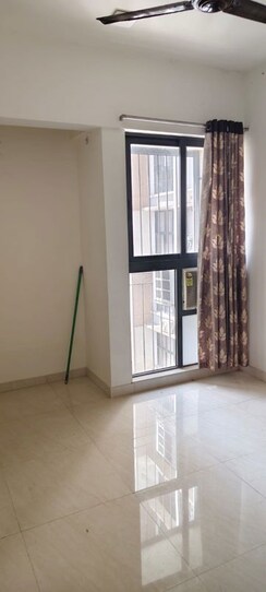 1 BHK + Servant Room Apartment For Rent in Lodha Crown Kolshet