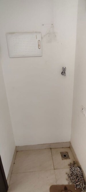 Room in 1 BHK Apartment at Lodha Crown Kolshet, Kolshet Road – for Rent