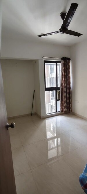 Room in 1 BHK Apartment at Lodha Crown Kolshet, Kolshet Road – for Rent