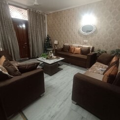 3 BHK + Extra Room Builder Floor For Rent in Chittaranjan Park