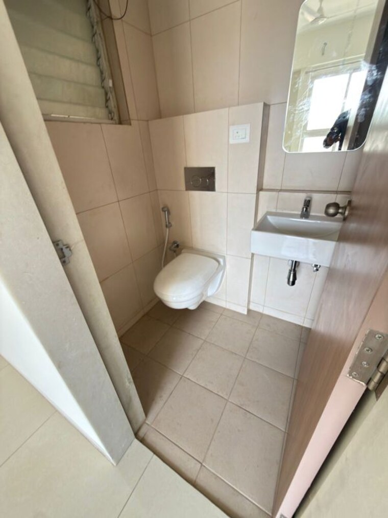 Bathroom, godrej-emerald 3 Bedroom 950 Sq.Ft. Apartment In Ghodbunder Road Thane 10380403