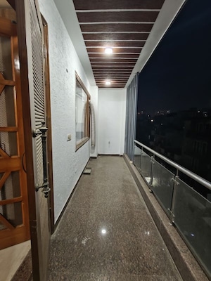 Building Lobby in 3 BHK Builder Floor at Gupta Awas, Sector 43 – for Rent