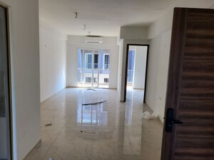 Room in 2.5 BHK Apartment at Smart World Orchard, Sector 61 – for Rent