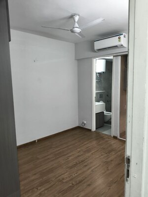 Room in 2 BHK Apartment at Signature Global City, Sector 37d – for Rent
