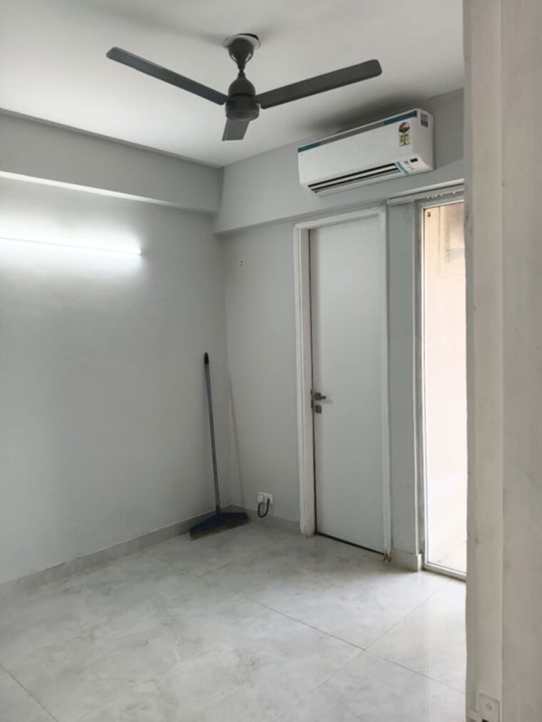 Room, signature-global-city 2 Bedroom 990 Sq.Ft. Apartment In Sector 37d Gurgaon 10380425