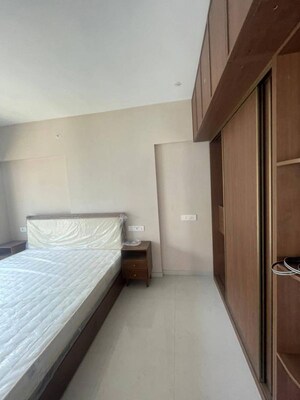 Bedroom in 2 BHK Apartment at Matunga East – for Rent