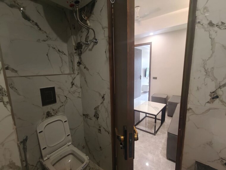 Bathroom, dlf city phase 3 1 Bedroom 680 Sq.Ft. Builder Floor In Dlf City Phase 3 Gurgaon 10380456