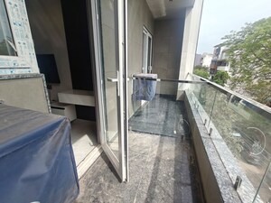 Balcony in 1 BHK Builder Floor at Dlf City Phase 3 – for Rent
