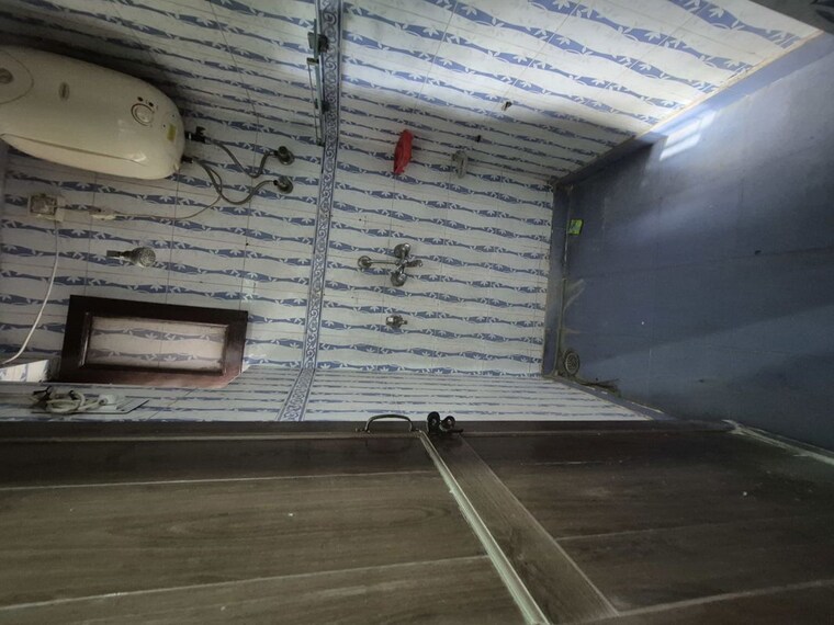 Bathroom, mayur vihar 1.5 Bedroom 460 Sq.Ft. Apartment In Mayur Vihar Delhi 10380463