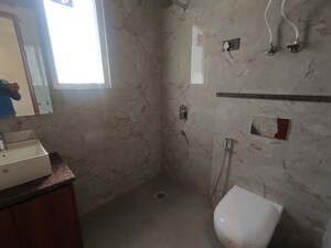 Bathroom in 1 BHK Builder Floor at Dlf City Phase 3 – for Rent
