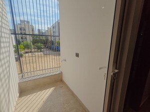 Balcony in 1 BHK Builder Floor at Dlf City Phase 3 – for Rent