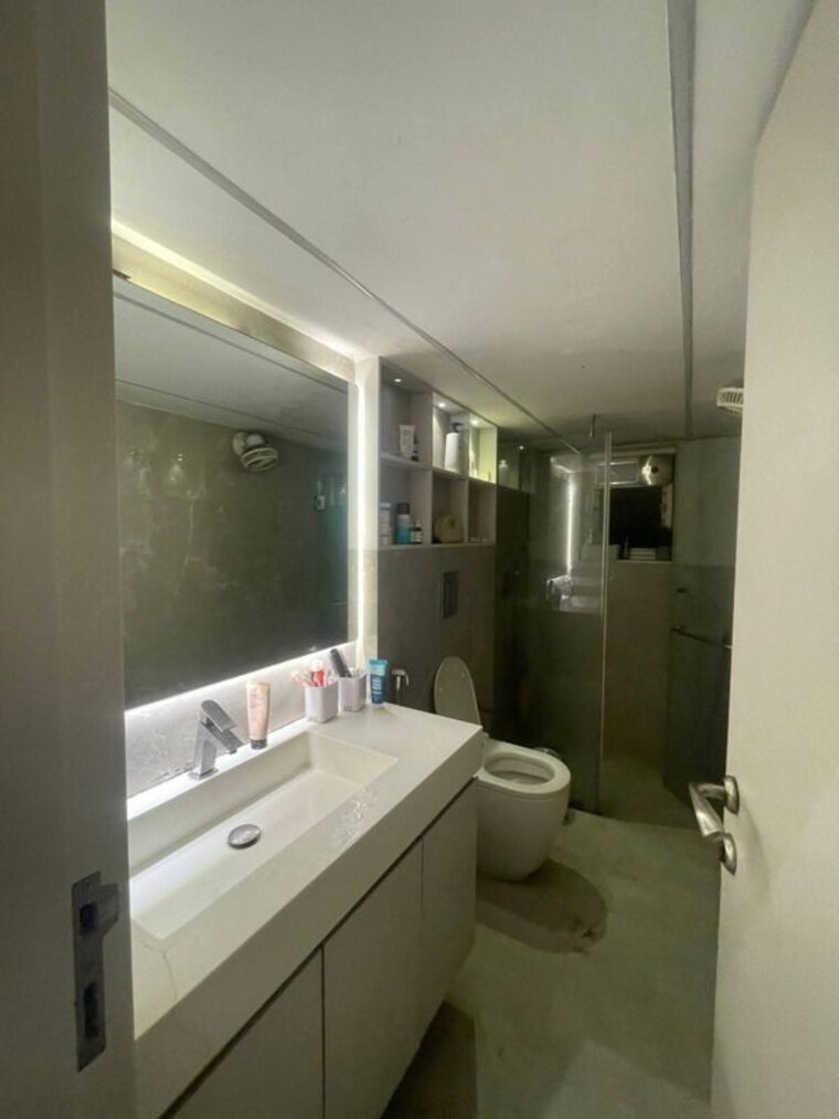 Bathroom, earth-building 3 Bedroom 1400 Sq.Ft. Apartment In Matunga East Mumbai 10380475
