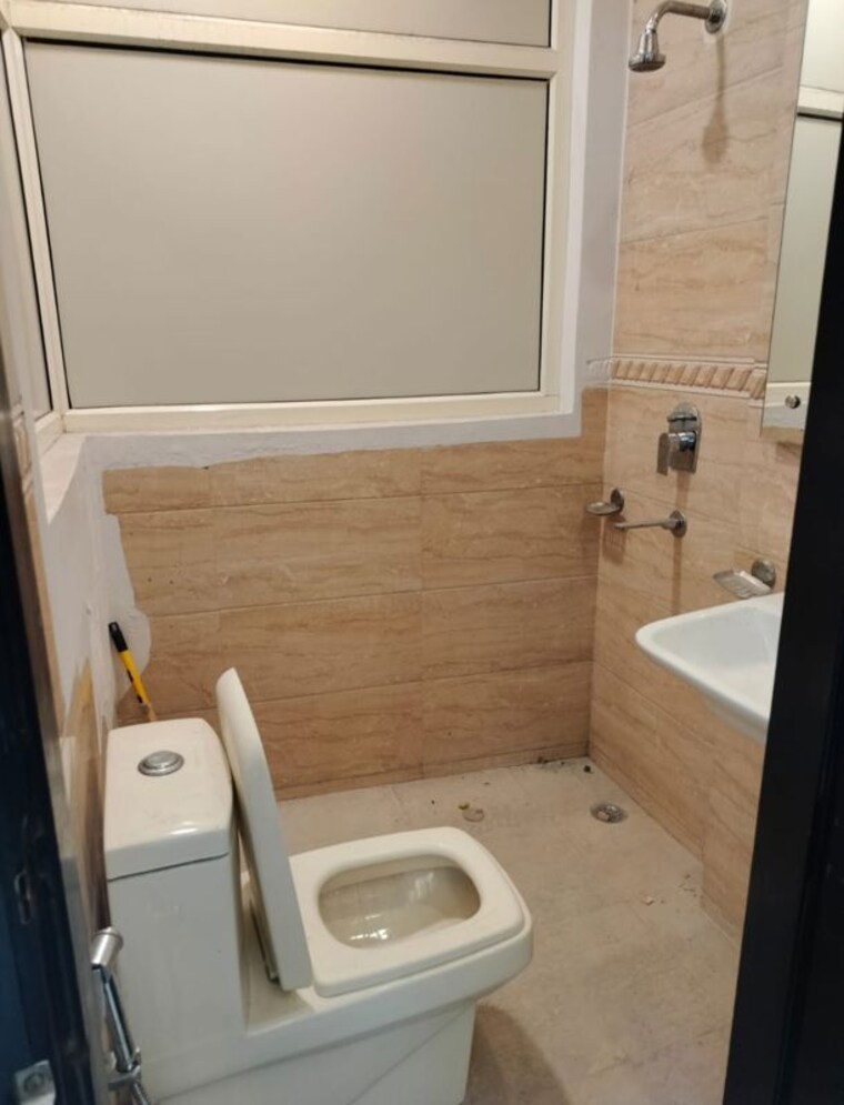 Bathroom, greater kailash i 1 Bedroom 400 Sq.Yd. Builder Floor In Greater Kailash I Delhi 10380485