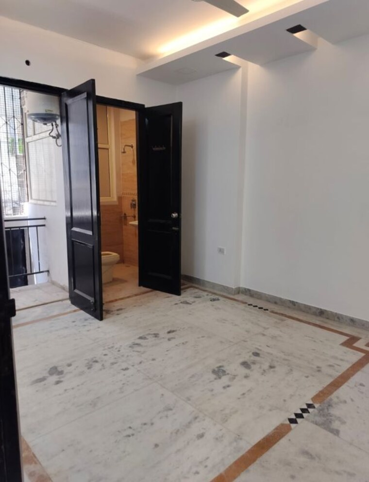 Room, greater kailash i 1 Bedroom 400 Sq.Yd. Builder Floor In Greater Kailash I Delhi 10380485