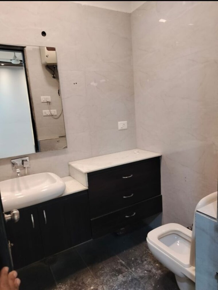 Bathroom, greater kailash i 1 Bedroom 400 Sq.Yd. Builder Floor In Greater Kailash I Delhi 10380485