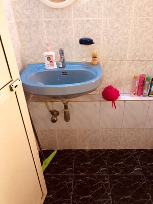 Bathroom in 1 BHK Apartment at Bahri Niwas, Sion West – for Rent