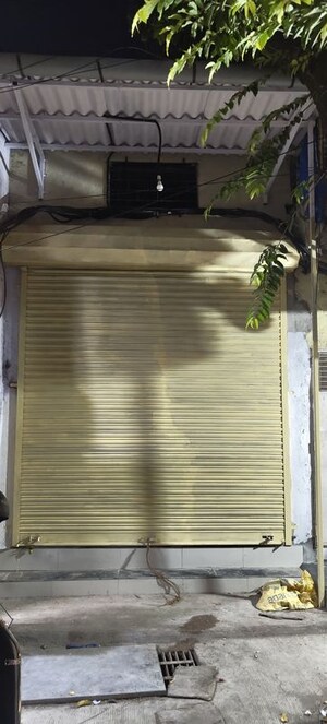  Shop For Rent in Kandivali West