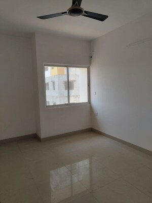 Room in 3 BHK Apartment at Shriram Grand One, Uttarpara Kotrung – for Rent