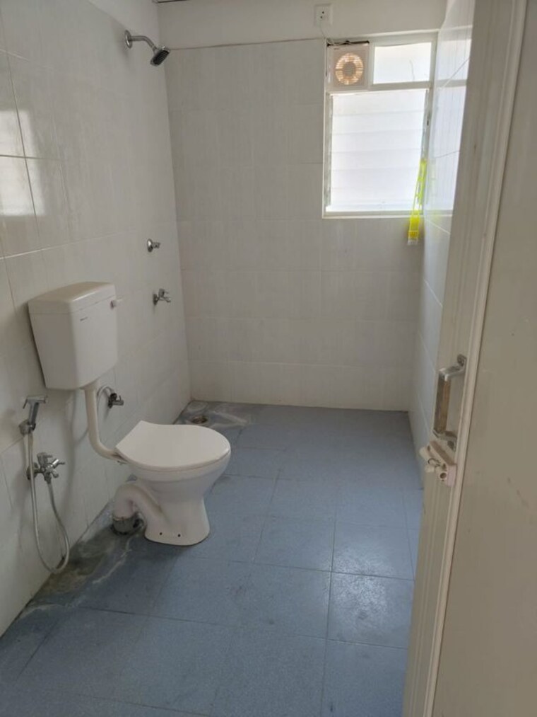 Bathroom, shriram-grand-one 3 Bedroom 885 Sq.Ft. Apartment In Uttarpara Kotrung Kolkata 10380523