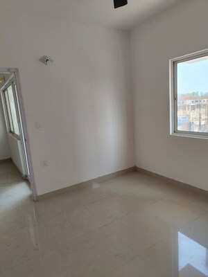 Room in 3 BHK Apartment at Shriram Grand One, Uttarpara Kotrung – for Rent
