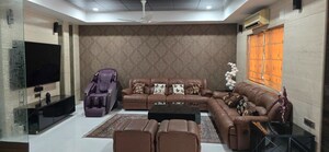 Living Room in 5 BHK Apartment at Nalanda Apartment Cumbala Hill, Cumbala Hill – for Rent