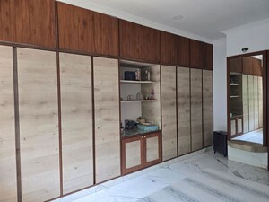 Room in 5 BHK Apartment at Nalanda Apartment Cumbala Hill, Cumbala Hill – for Rent