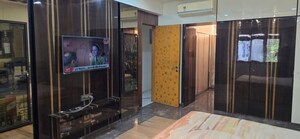 Living Room in 5 BHK Apartment at Nalanda Apartment Cumbala Hill, Cumbala Hill – for Rent