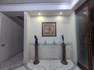 Bathroom in 5 BHK Apartment at Nalanda Apartment Cumbala Hill, Cumbala Hill – for Rent