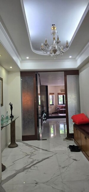 Building Lobby in 5 BHK Apartment at Nalanda Apartment Cumbala Hill, Cumbala Hill – for Rent