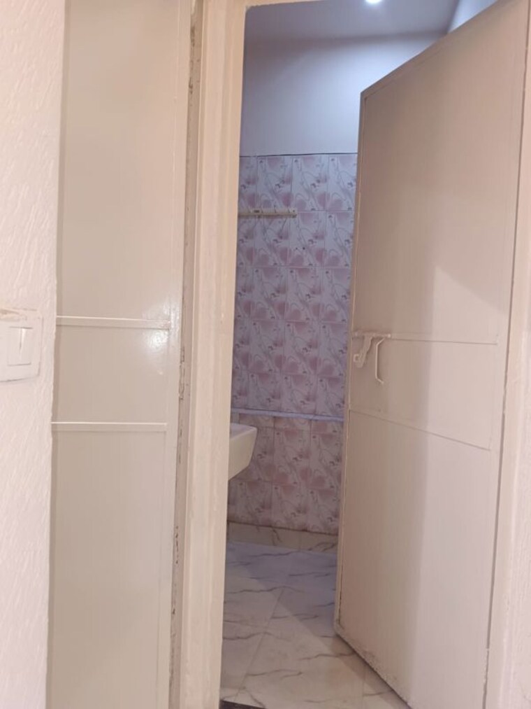 Bathroom, greater kailash i 1 Bedroom 400 Sq.Yd. Builder Floor In Greater Kailash I Delhi 10380504