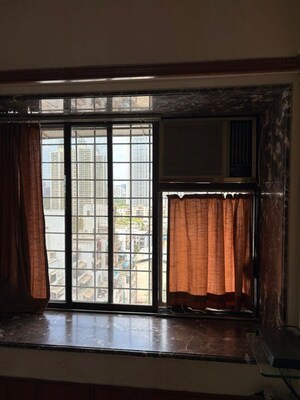 Room in 3 BHK Apartment at Meenakshi Apartment, Goregaon East – for Rent
