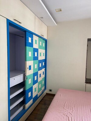 Room in 3 BHK Apartment at Meenakshi Apartment, Goregaon East – for Rent