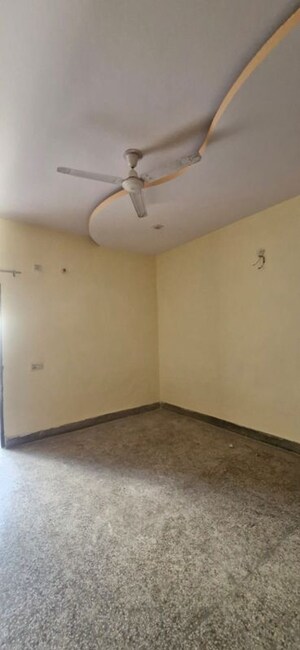 Room in 2.5 BHK Independent House at Sector 16 A – for Rent