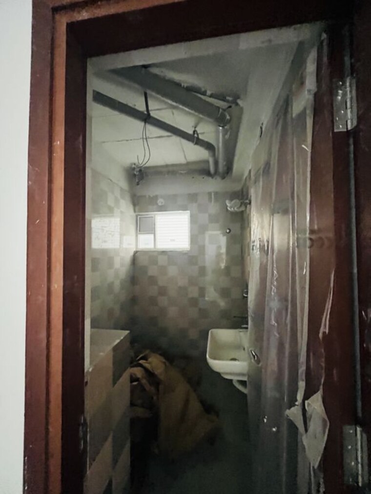 Bathroom, madhu-park-ville 2 Bedroom 1500 Sq.Ft. Apartment In Tellapur Hyderabad 10319724