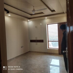 Room in 3 BHK Builder Floor at Sector 85 – for Sale
