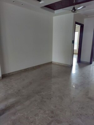 Room in 3 BHK Builder Floor at Sector 89 – for Sale