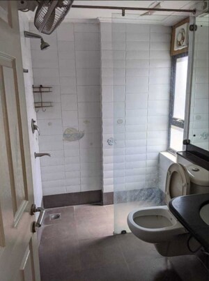 Bathroom in 3.5 BHK Apartment at Unitech Fresco, Sector 50 – for Rent