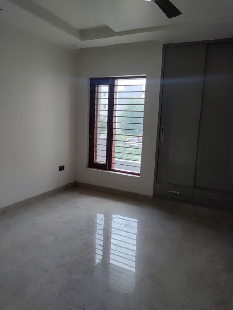 Room, sector 85 3 Bedroom 250 Sq.Yd. Builder Floor In Sector 85 Faridabad 10380597