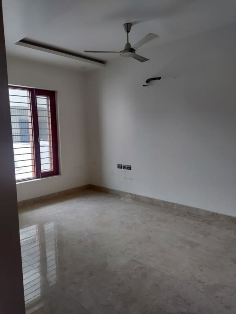 Room, sector 85 3.5 Bedroom 350 Sq.Yd. Builder Floor In Sector 85 Faridabad 10380600