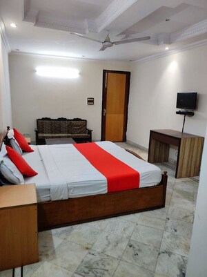 Bedroom in 3 BHK Builder Floor at Chittaranjan Park – for Rent