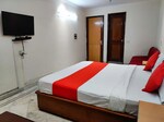 3 BHK + Servant Room 1250 Sq.Ft. Builder Floor in Chittaranjan Park