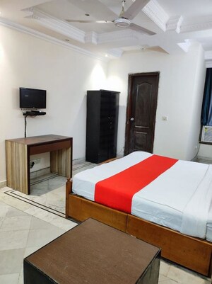 Bedroom in 3 BHK Builder Floor at Chittaranjan Park – for Rent
