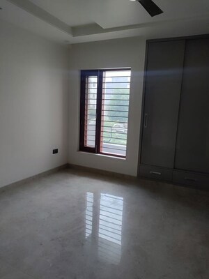 Room in 3 BHK Builder Floor at Sector 89 – for Sale