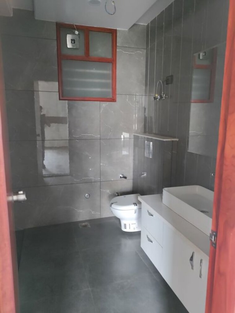 Bathroom, sector 84 3 Bedroom 145 Sq.Yd. Builder Floor In Sector 84 Faridabad 10380644